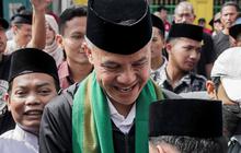 FOTO: Sambangi Ponpes di Tegal, Ganjar Ingatkan Santri untuk Wujudkan Cita-Cita