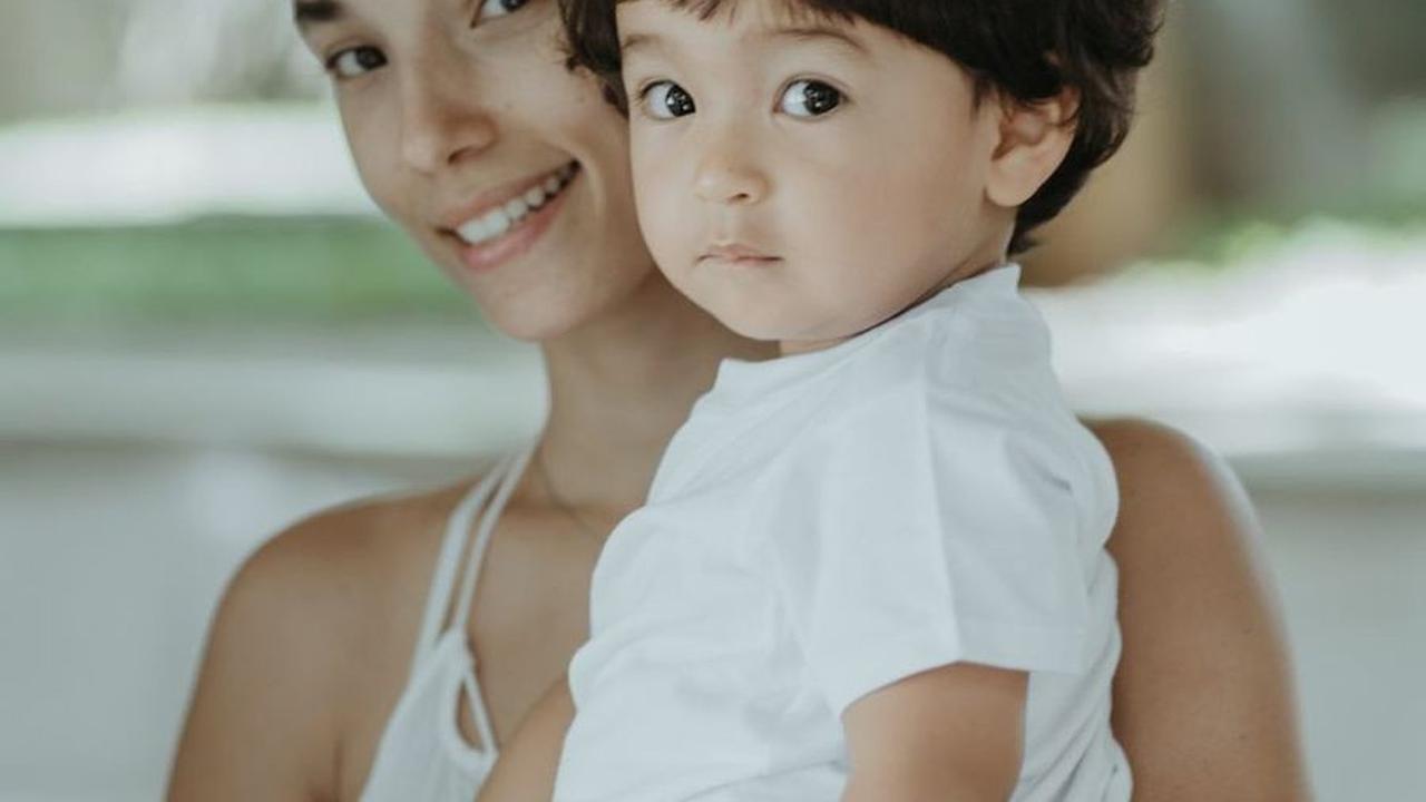 Delapan Potret Baby Aizen, Putra Pertama Erick Iskandar dan Vanessa Lima