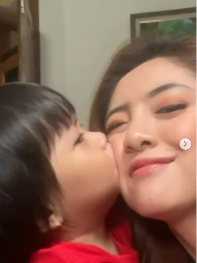 Natalie Zenn dan Artis Cilik Krishna Keitaro (Foto: Instagram/@nataliezenn24)