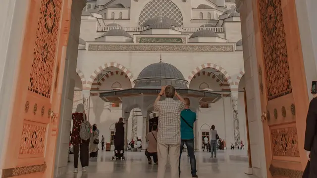 Keluar Masjid
