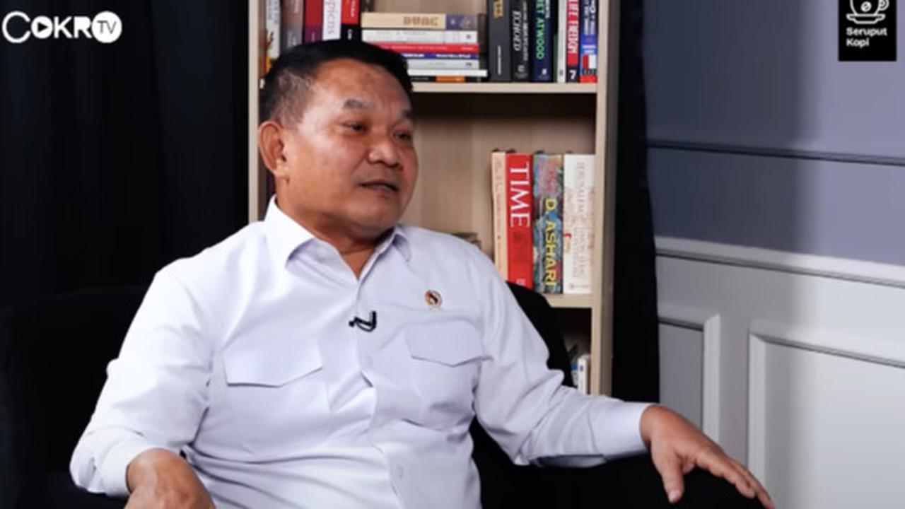 Momen Jenderal Dudung Jalan-jalan di Mal Sambil Gendong Cucu, Netizen Sebut 'Jangan Pakai Alasan Encok