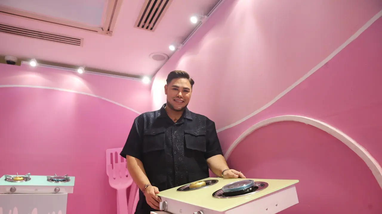 Ivan Gunawan Persembahkan Show Terakhir sebelum Tinggal di Luar Negeri, Pamerkan Koleksi Lebaran Terinspirasi Kenangan Masa Kecil