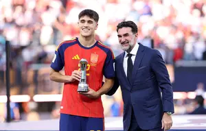 Pau Cubarsi Pemain Muda Terbaik Piala Dunia 2026, Unai Simon Sabet Sarung Tangan Emas