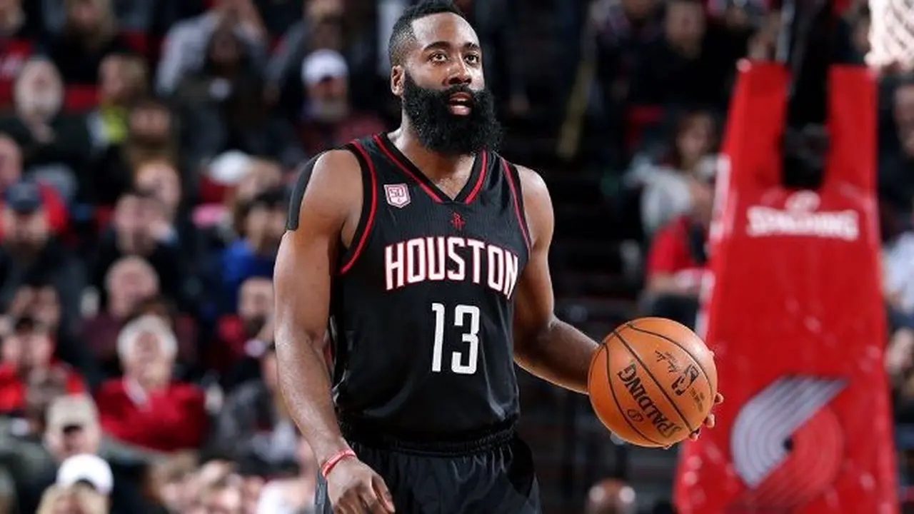 NBA: Harden Triple Double, Rockets Sikat Raptors