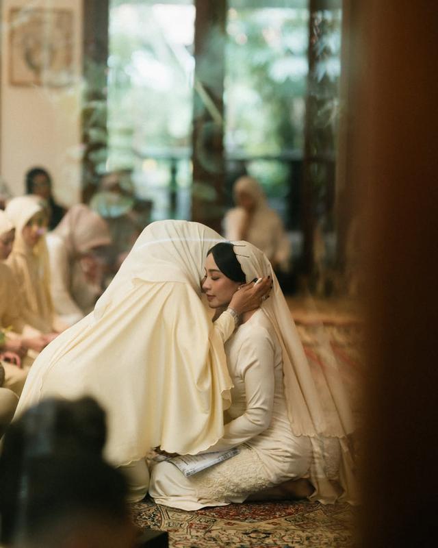 Baru diungkap usai nikah, 6 potret momen mengharukan prosesi siraman dan pengajian Amanda Zahra