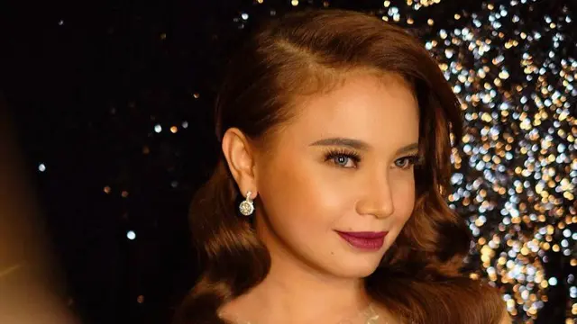 [Bintang] Nggak Cuma Afgan, Warganet Makin Cinta dengan Gaya Manggung Rossa