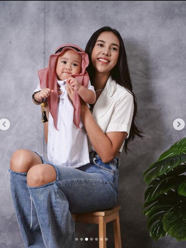 Anya Geraldine bersama anak kedua Raffi Ahmad dan Nagita Slavina, Rayyanza yang juga dipanggil Cipung. (Instagram @anyageraldine)