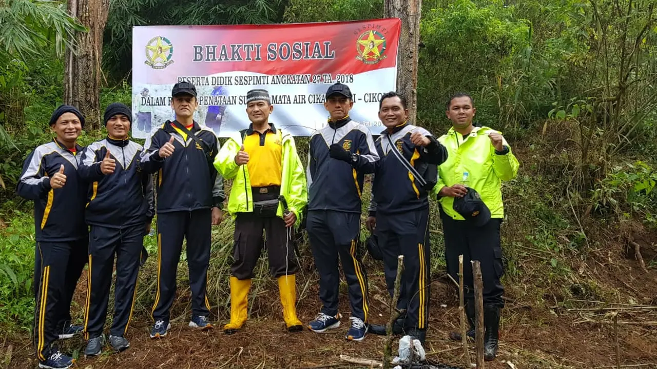 Sekolah Staf dan Pimpinan (Sespim) Polri menggelar kegiatan bakti sosial dengan membangun bendungan untuk air minum di wilayah Cikadang dan Lembang, Jawa Barat. (Istimewa)