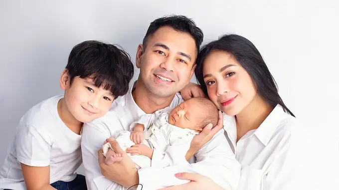Nagita Slavina, Rafathar, dan Raffi Ahmad. (Foto: Instagram @raffinagita1717)