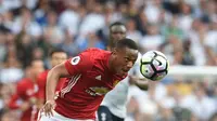 Pemain Manchester United, Anthony Martial saat melawan Tottenham Hotspurs pada lanjutan Premier League di White Hart Lane stadium, London, (14/5/2017).  (EPA/Facundo Arrizabalaga)