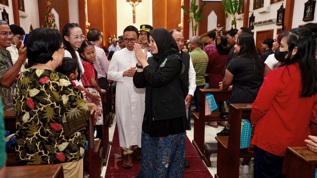 Bupati Ipuk Bersama Forkopimda Patroli ke Sejumlah Gereja di Banyuwangi di Malam Natal