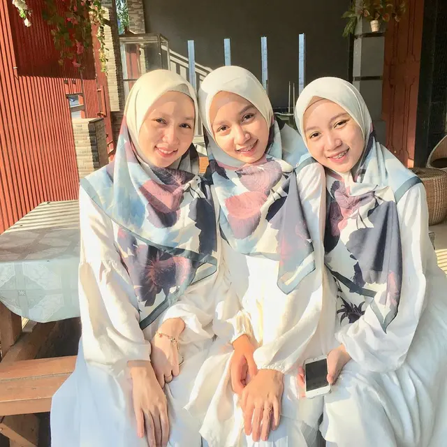 6 Potret Purwa Kembar, Kembar Tiga Wanita yang Viral di TikTok