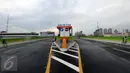 Suasana proyek JLNT Transjakarta Koridor XIII jurusan Ciledug-Tendean, di kawasan CSW, Jakarta, Sabtu (18/3). Jalur Bus Transjakarta sepanjang 9,3 kilometer yang dilengkapi 12 halte tersebut sudah memasuki tahap akhir. (Liputan6.com/Johan Tallo)
