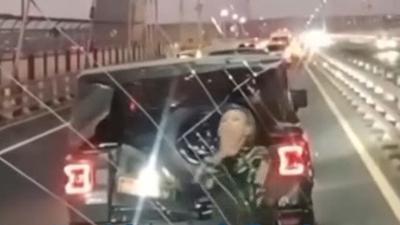 Maung TNI Ringsek Ditabrak Bus di Jembatan Suramadu