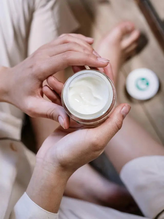 1. Warna Krim Sangat Mengkilap