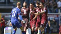 Jeo Hart (kiri) merayakan kemenangan Torino bersama rekan-rekannya usai mengalahkan Roma 3-1  pada lanjutan Serie A Italia di Stadion "Grande Torino" (Olimpico), Turin (25/9/2016). (AFP/Marco Bertorello)