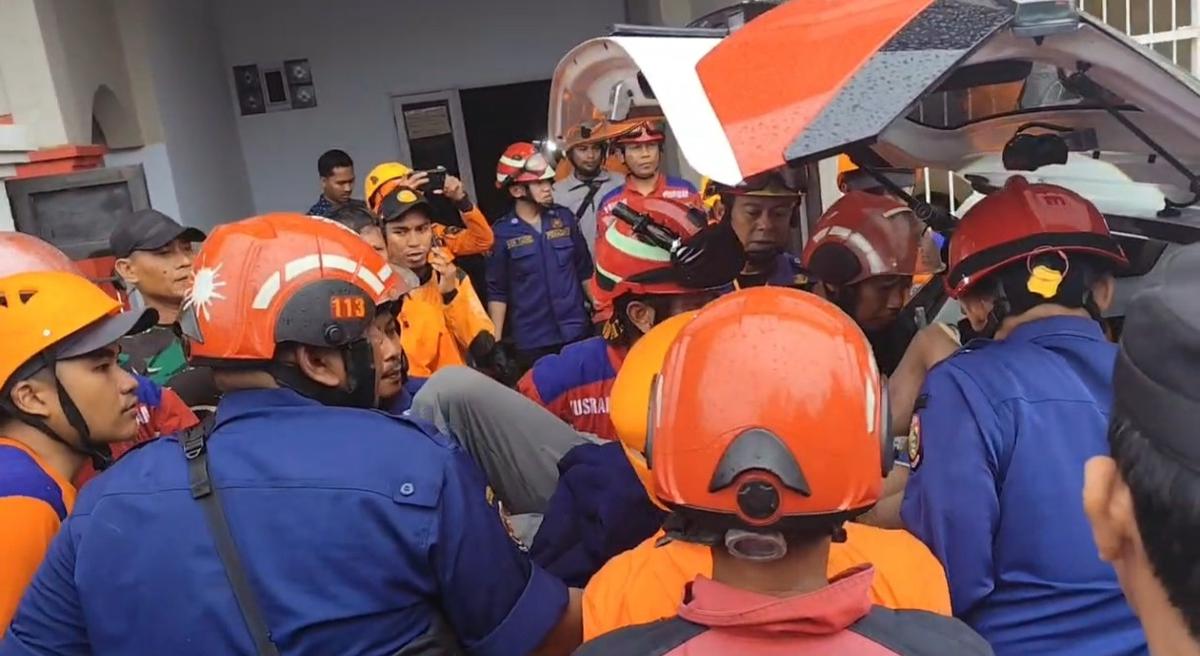 Pasutri di Makassar Tertimpa Atap Beton Indekos