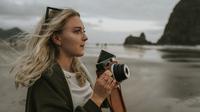 Destinasi Traveling Perempuan Stylish (Photo by Katie Drazdauskaite on Unsplash)