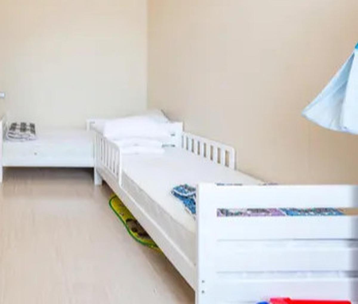 5 Model Kamar Tidur Minimalis Ukuran Kecil untuk 2 Kasur, Cocok untuk Anak Kembar