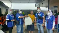 Dalam penyaluran bantuan, insan BRILiaN (karyawan BRI) juga turut bahu membahu untuk turun langsung memberikan bantuan di lapangan.