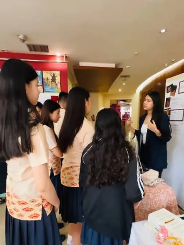 7 Potret Almira Yudhoyono Gelar Pameran Baju Batik Ini Tuai Banyak Pujian