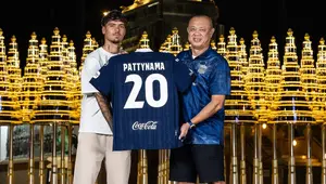 Bek Timnas Indonesia,&nbsp;Shayne Pattynama, resmi bergabung dengan juara&nbsp;Thai League 1 dalam empat musim terakhir, Buriram United. (dok. Instagram Buriram United)