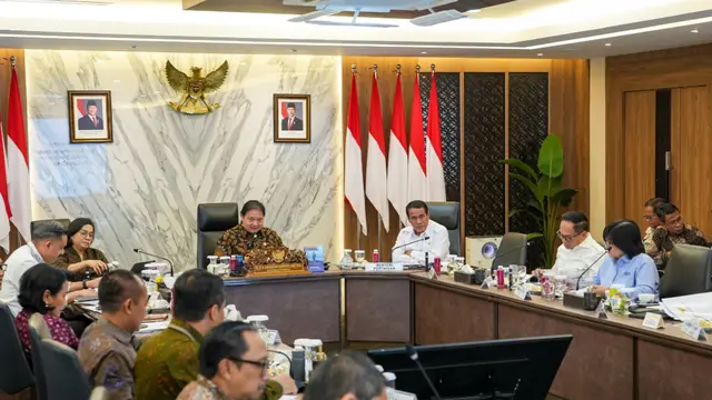 Menko Bidang Perekonomian Airlangga Hartarto saat Rapat Koordinasi Komite Kebijakan Pembiayaan KUR bagi UMKM. (Foto: ekon.go.id)