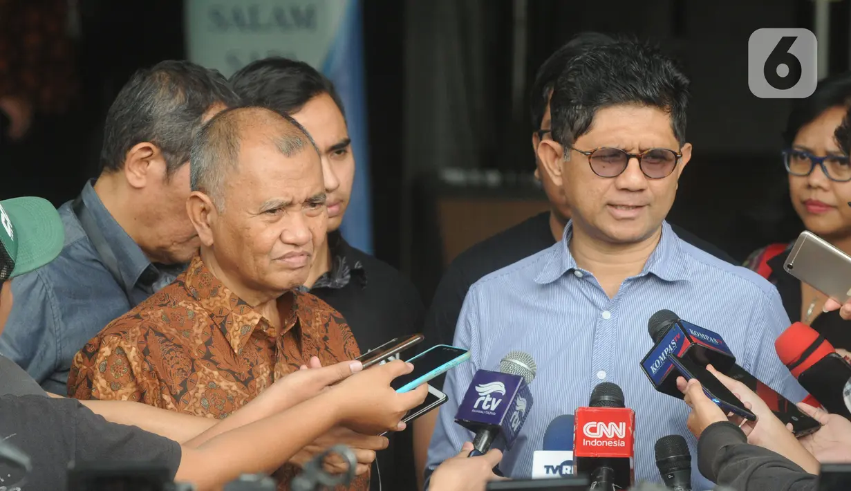 Ketua KPK Agus Rahardjo, Wakil Pimpinan KPK Saut Situmorang, dan Wakil Pimpinan KPK Laode M Syarif memberikan keterangan di Gedung KPK, Jakarta, Rabu (20/11/2019). Atas nama pribadi, ketiganya akan menjadi pemohon ke MK dalam uji materi UU Nomor 19 Tahun 2019 tentang KPK. (merdeka.com/Dwi Narwoko)