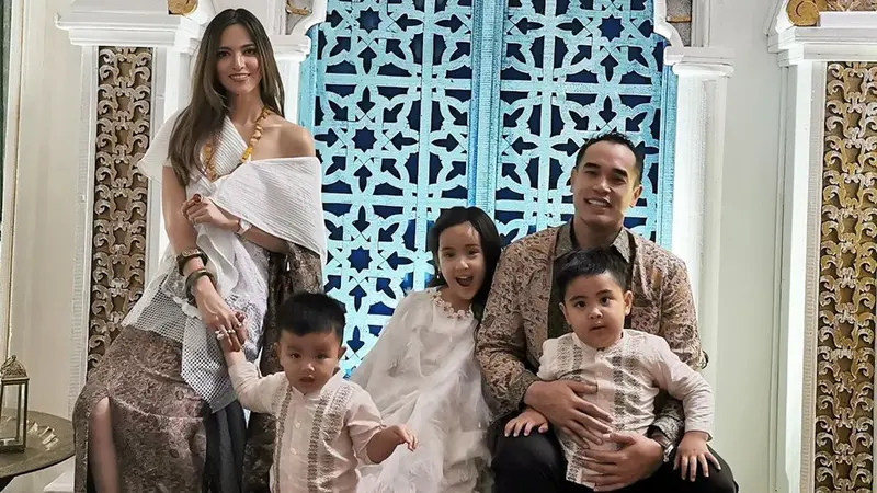 Baju Lebaran 4 Seleb Ini Dicibir Netizen, Ada yang Dianggap Tak Sopan