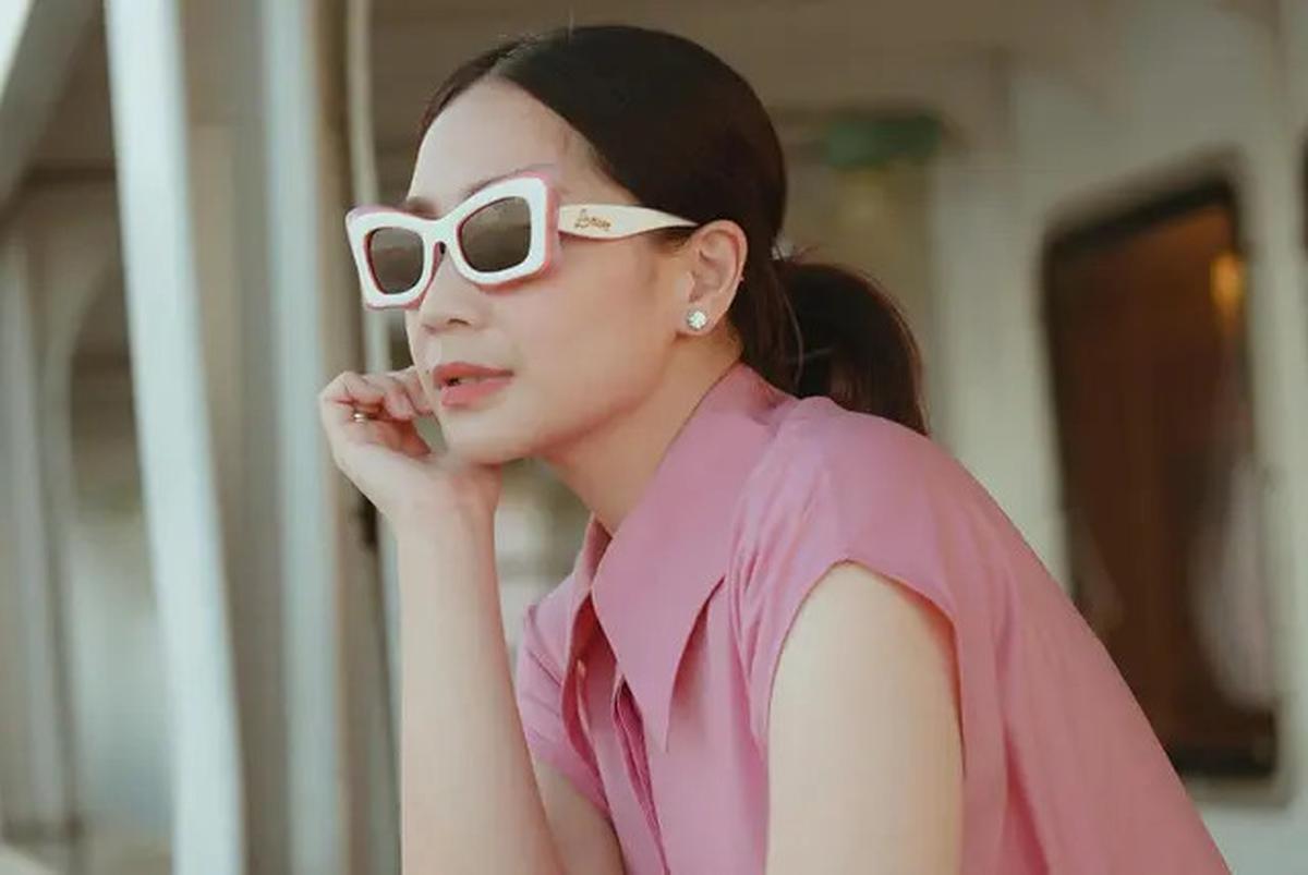 4 Potret Menawan Nagita Slavina di Labuan Bajo, Tampil Elegan dengan Dress Pink