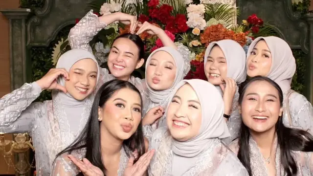 Amanda Manopo jadi Bridesmaid pakai kebaya kutu baru. [@shaffiyara]