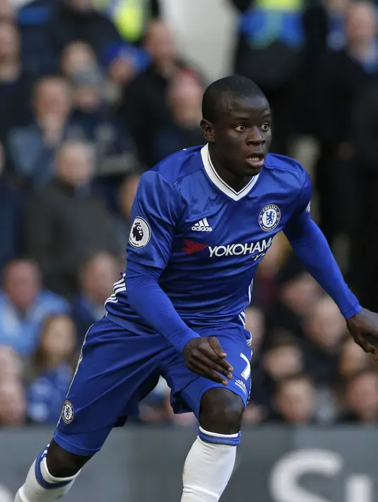 2. Ngolo Kante - Kualitas tinggi dimiliki pekerja keras macam Kante. Rendah hati adalah kelebihan lain yang dimiliki gelandang timnas Prancis tersebut. Tak satupun yang memprotes saat ia meraih penghargaan pemain terbaik Liga Inggris. (AFP/Adrian Dennis)