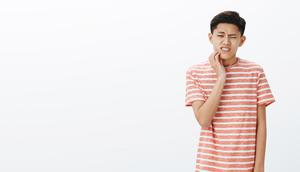 Sulit Membuka Mulut, Kenali Tanda Gangguan Sendi Rahang dan Setop Mengabaikannya. Foto: Cookie_studio/Freepik.