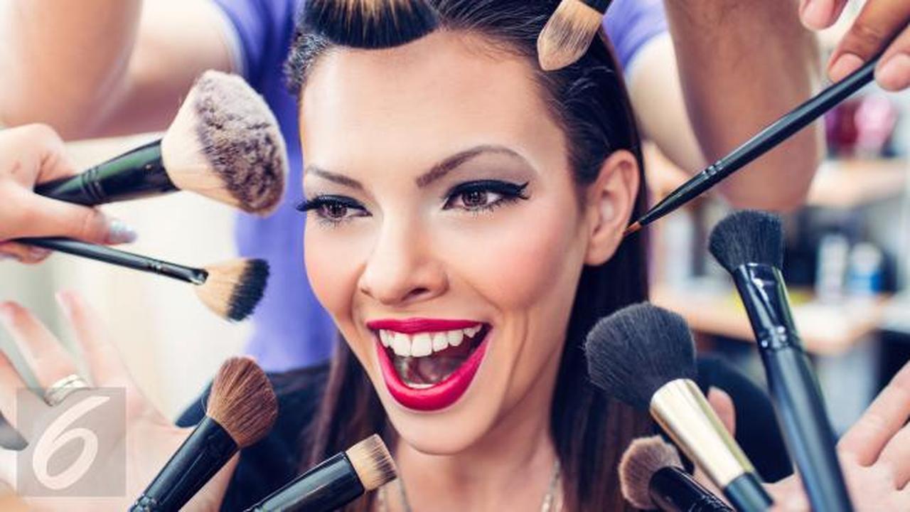 7 Kebiasaan Jorok yang Harus Dihindari Ketika Menggunakan Makeup