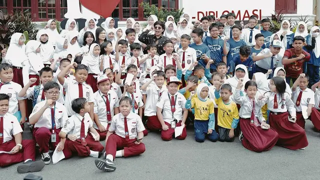 Potret Atta Halilintar kunjungi Sekolah Indonesia Kuala Lumpur (Sumber: Instagram/@attahalilintar)