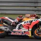 Pembalap Repsol Honda, Marc Marquez jadi yang tercepat pada latihan bebas kedua MotoGP Argentina 2018. (Juan MABROMATA / AFP)