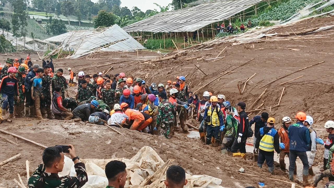 Operasi SAR Korban Longsor Cisarua Bandung Barat Bakal Digelar Selama Dua Pekan