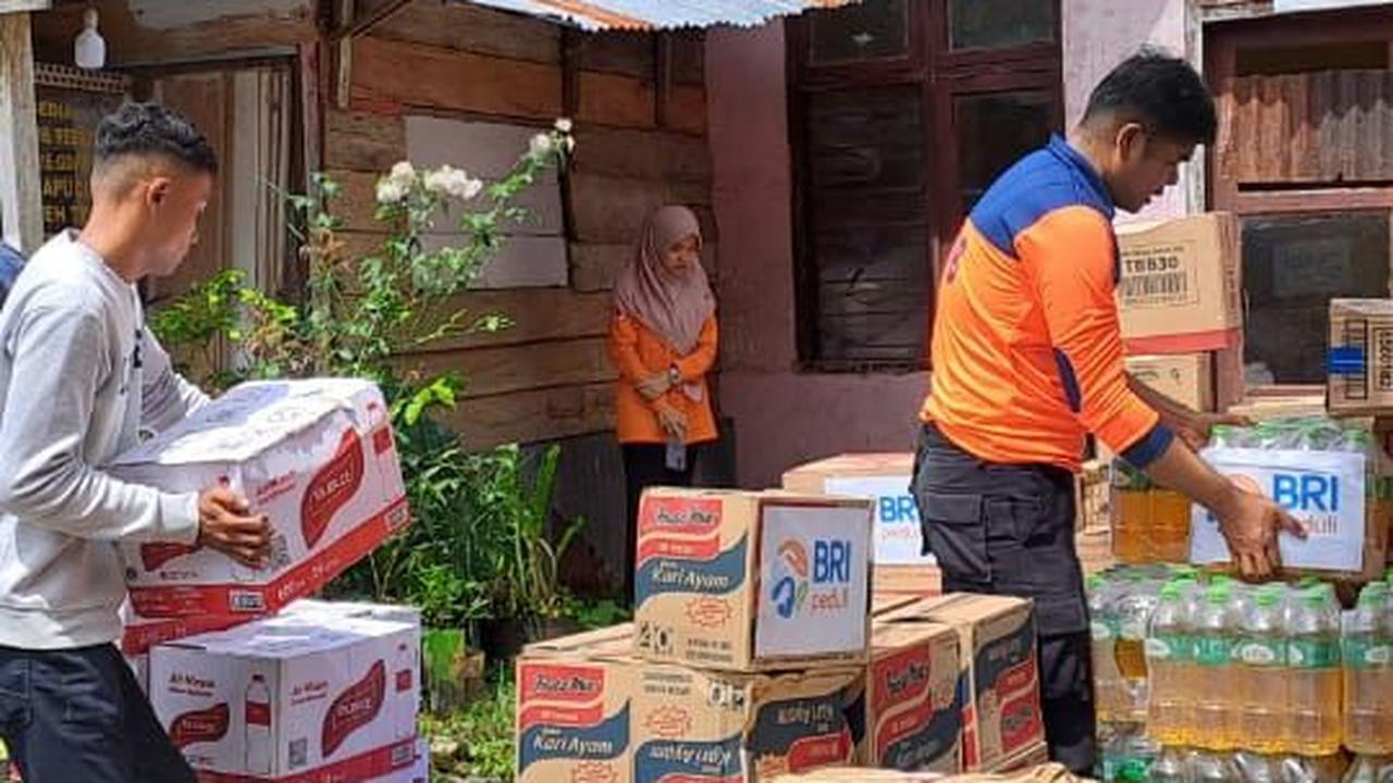 Penyaluran bantuan berupa paket sembako dan sejumlah perlatan seperti selimut, tikar, handuk dan sajadah.