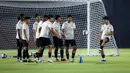 Sejumlah pemain Timnas Indonesia U-17 melakukan games saat latihan resmi menjelang laga perdana mereka di Piala Dunia U-17 2023 yang berlangsung di Stadion Gelora 10 November 2023, Surabaya, Kamis (09/11/2023). (Bola.com/Bagaskara Lazuardi)
