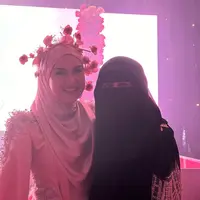 Potret Umi Pipik dan Irish Bella (Sumber: Instagram/_ummi_pipik_)
