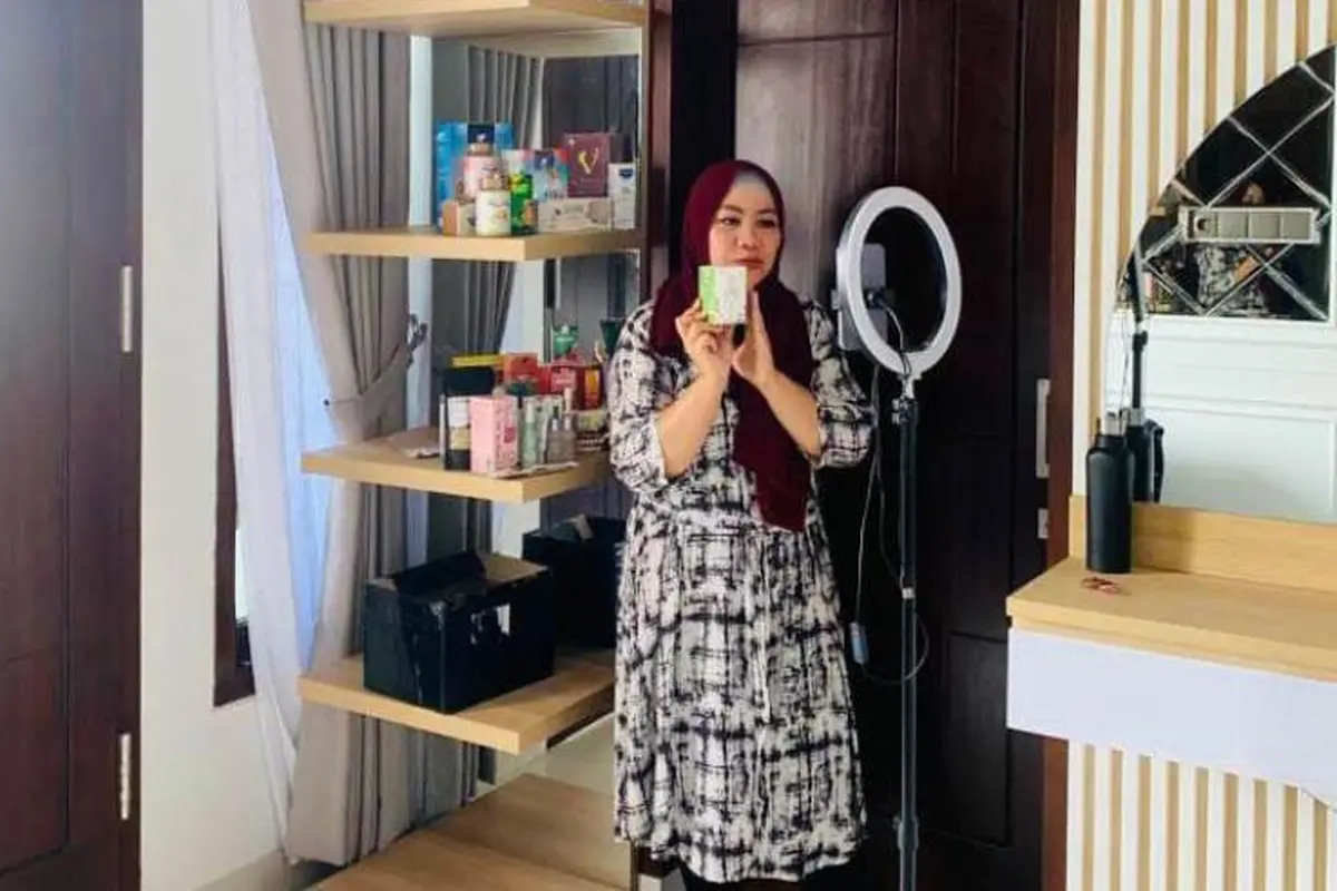 Dari Karyawan Hingga IRT Sukses: Kisah Inspiratif Mak Ren Mengubah Peran Ibu Rumah Tangga