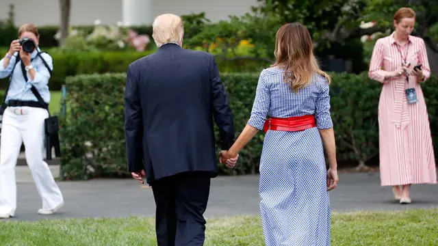 Donald Trump Gandeng Melania Trump