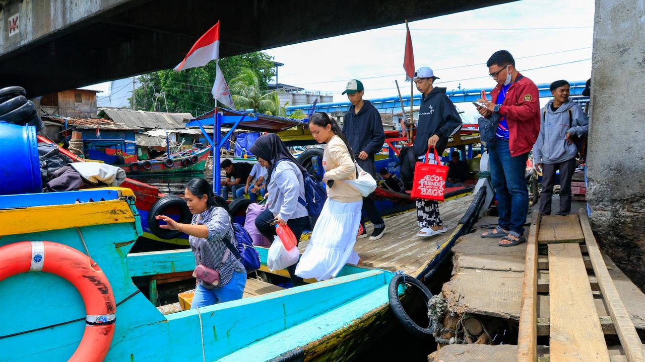 FOTO: Potret Tradisi Mudik Lebaran Naik Perahu dari Cilincing ke Muara Gembong