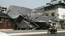 Gempa meruntuhkan beberapa pagoda kuno dan bangunan modern. (Sai Aung MAIN/AFP)