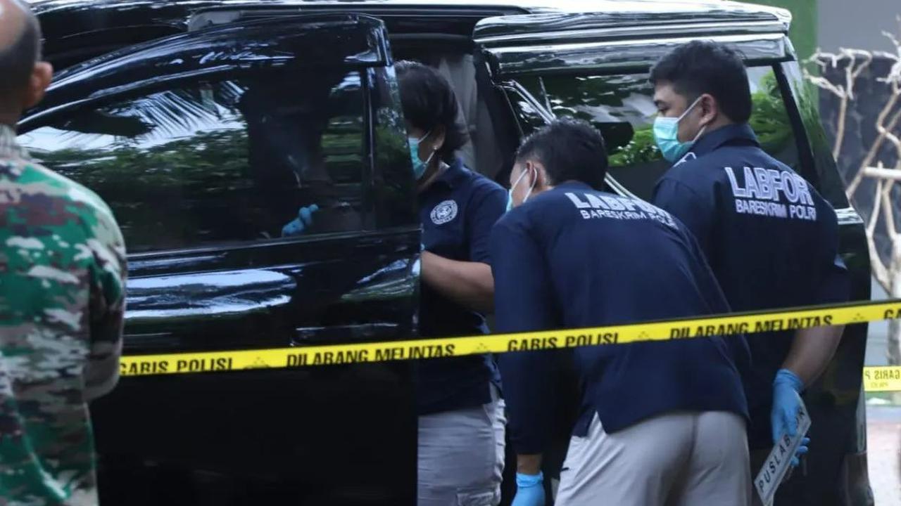 <b>Tembakan Nempel Kepala</b><br>