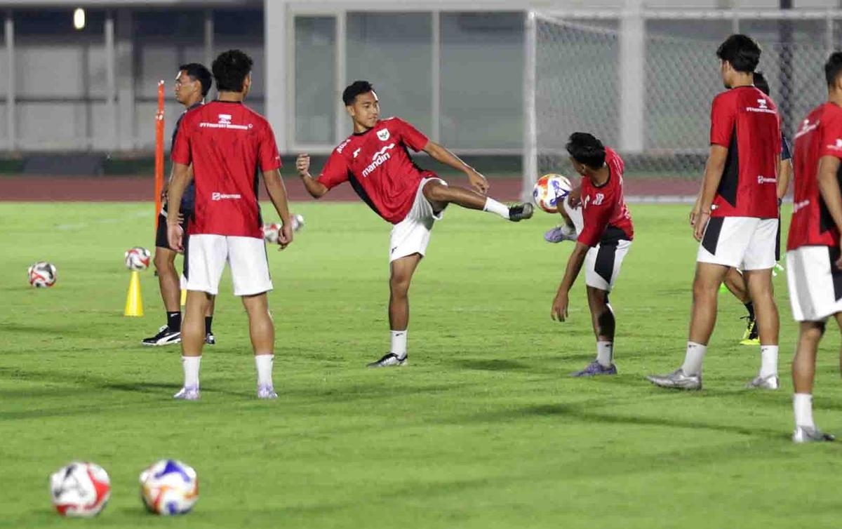 FOTO: Jelang Piala AFF U-23 2025, Timnas Indonesia Panaskan Mesin di Stadion Madya Jakarta