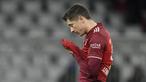 Robert Lewandowski yang tampil memukau sepanjang tahun ini lagi-lagi gagal menyabet gelar bergengsi Ballon d'Or. Bomber Bayern Munchen itu harus puas dengan penghargaan Striker of The Year. (AP/Martin Meissner)