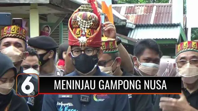 Menparekraf Sandiaga Uno tinjau Gampong Nusa yang masuk dalam 50 besar nominasi Anugerah Desa Wisata Indonesia. Konsep Desa Wisata Gampong Nusa dimulai dari warga dengan inisiatif memanfaatkan sampah menjadi barang-barang berdaya jual.