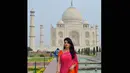 Di akun Instagramnya, Farah Quinn memposting foto-foto liburannya saat di Taj Mahal. (instagram.com/farahquinnofficial)