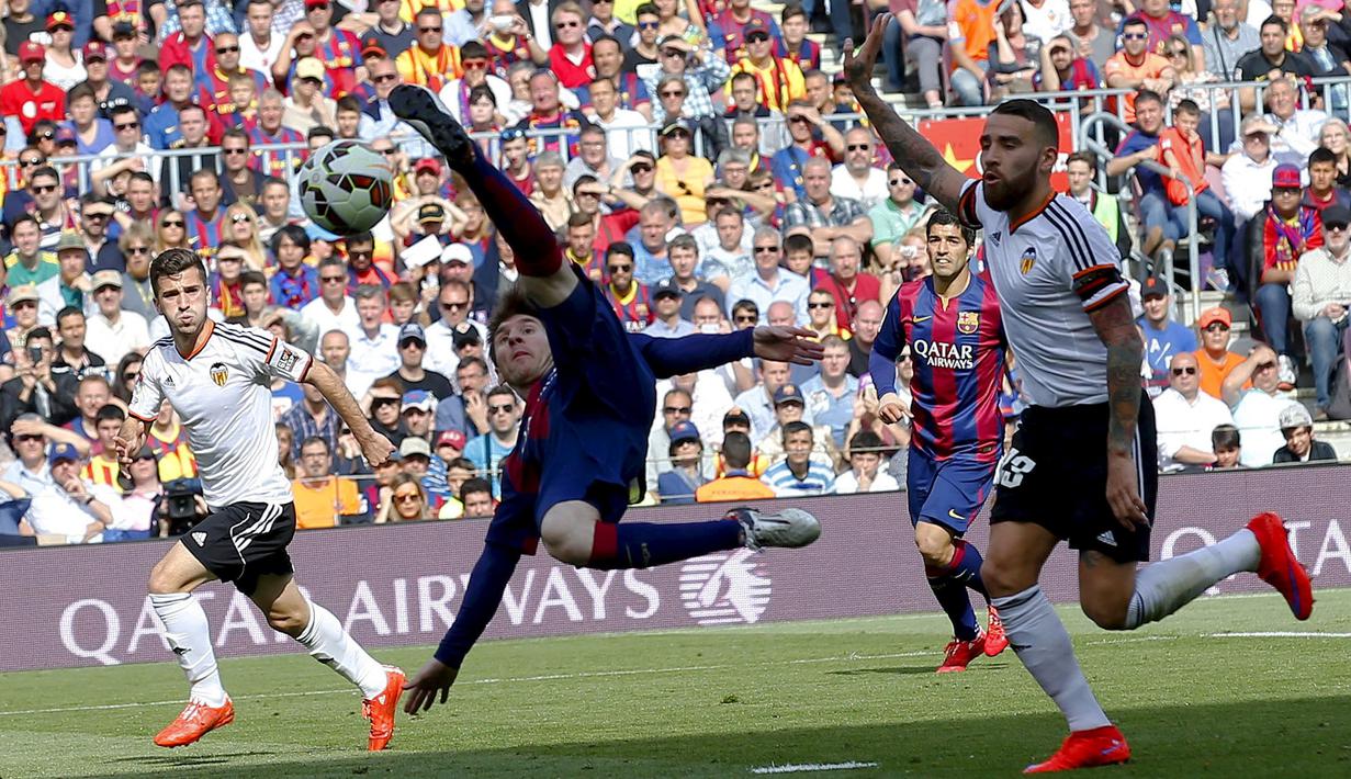 Barcelona tampil mendominasi dengan mencatatkan 68 persen ball possession berbanding 32 persen milik Valencia. (REUTERS/Gustau Nacarino)